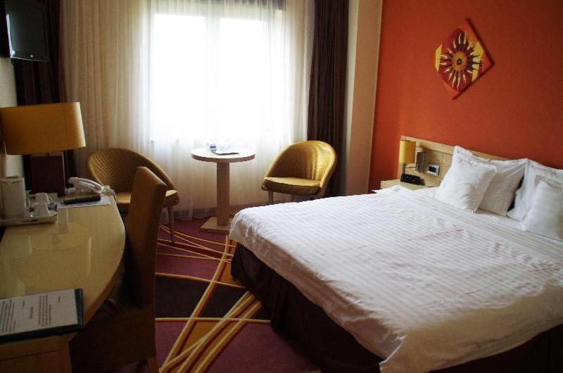 Mari Vila Hotel 부쿠레슈티 객실 사진